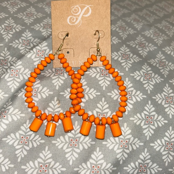 BNWT Plunder Jewelry Designs Orange Dangle Beaded Earrings - Picture 2 of 3